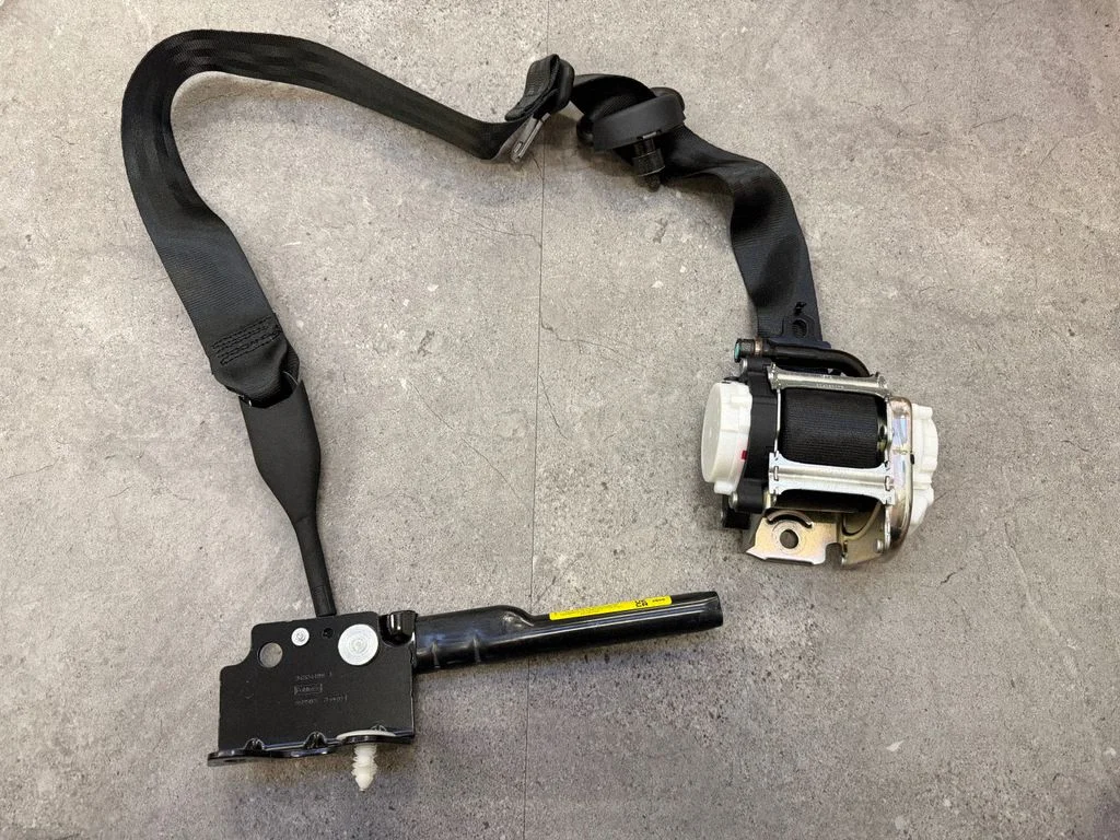 Front seatbelt MB3B26612D65DD