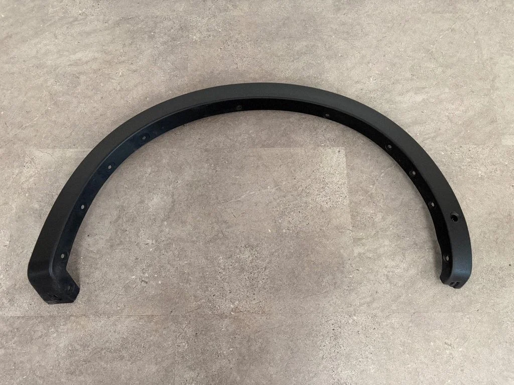 Front arch trim – right