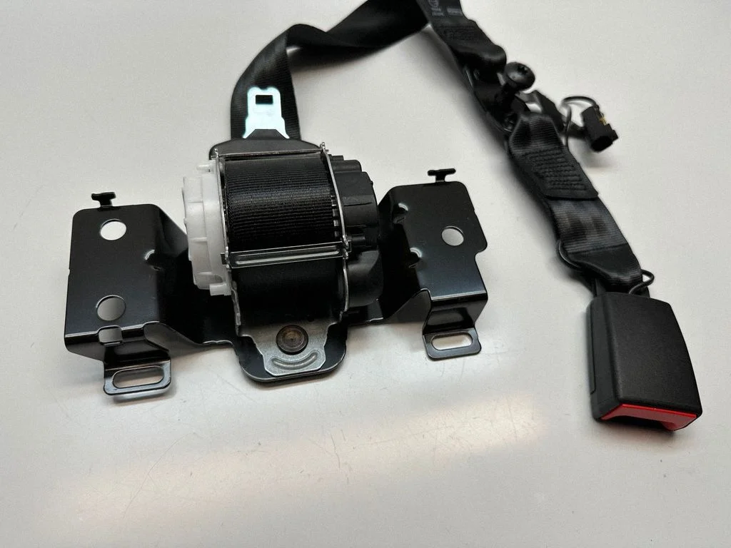 Middle seatbelt (rear) MB3B26611B64DC