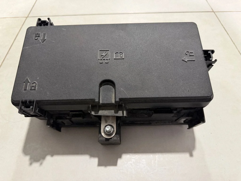 Fuse box set MB3T14A465AB