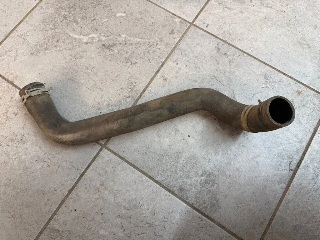 Engine coolant pipe/hose 2H6121051B