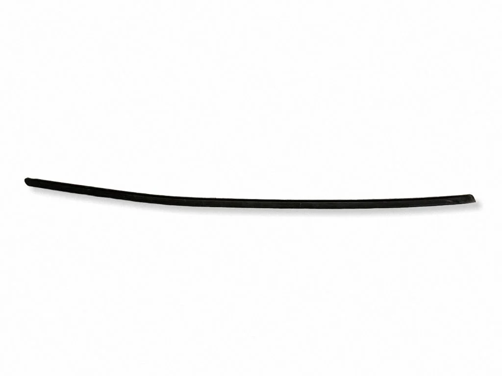 Rubber seal front door window/glass – right