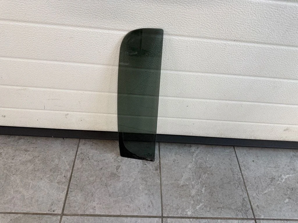 Rear vent window glass – right