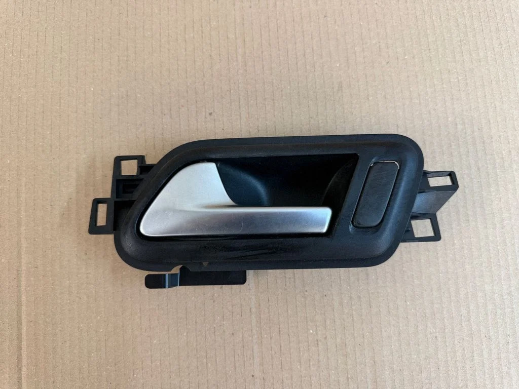 Front door interior handle 2H0837113D