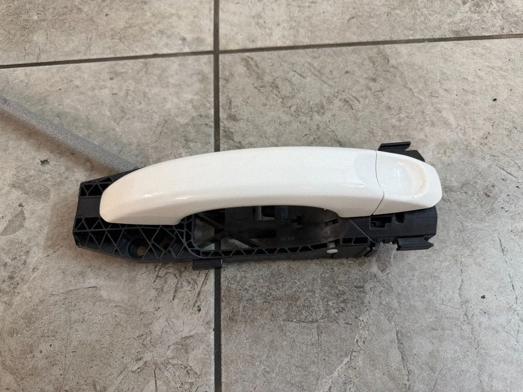 Rear door exterior handle – right