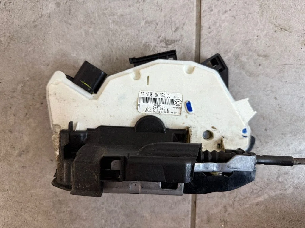 Front door lock 2H1837016E