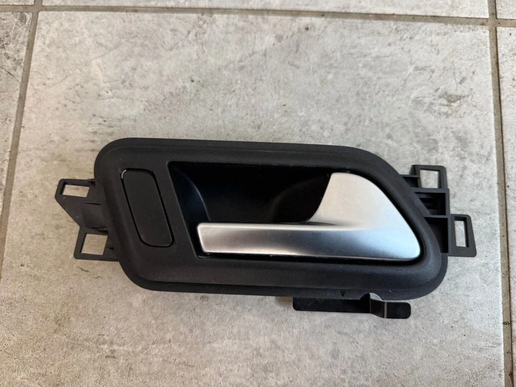 Front door interior handle 2H0837114D