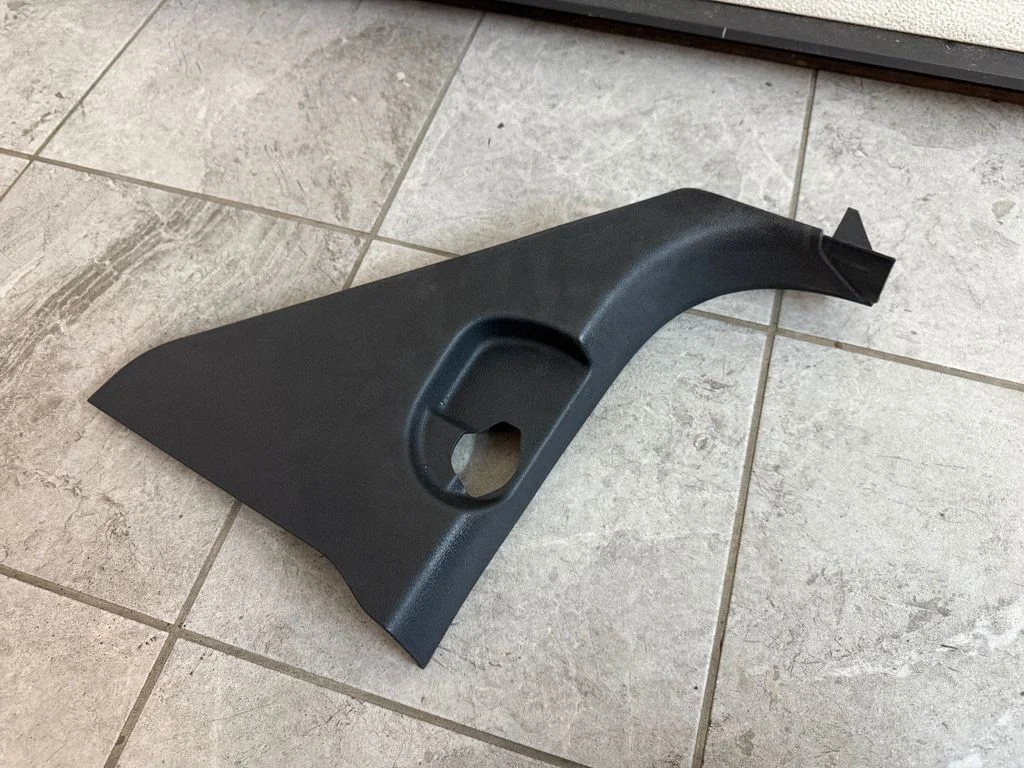 Front sill trim cover 2H0863483D