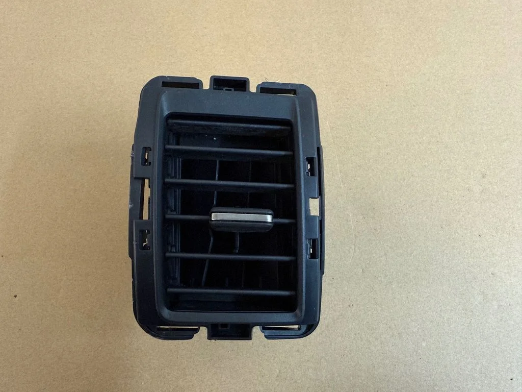Boczne kratki nawiewu JB3B41045C09BAW – Ford Ranger (2019-2022)