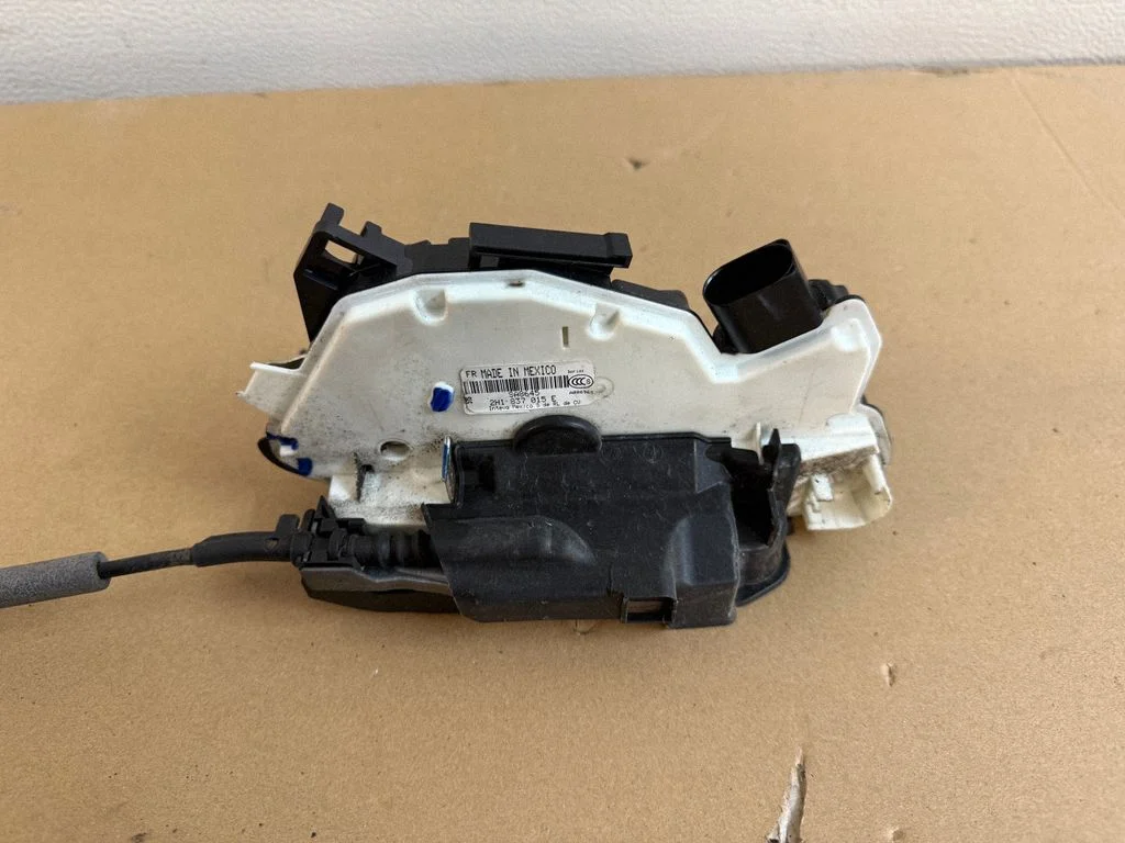 Front door lock 2H1837015E