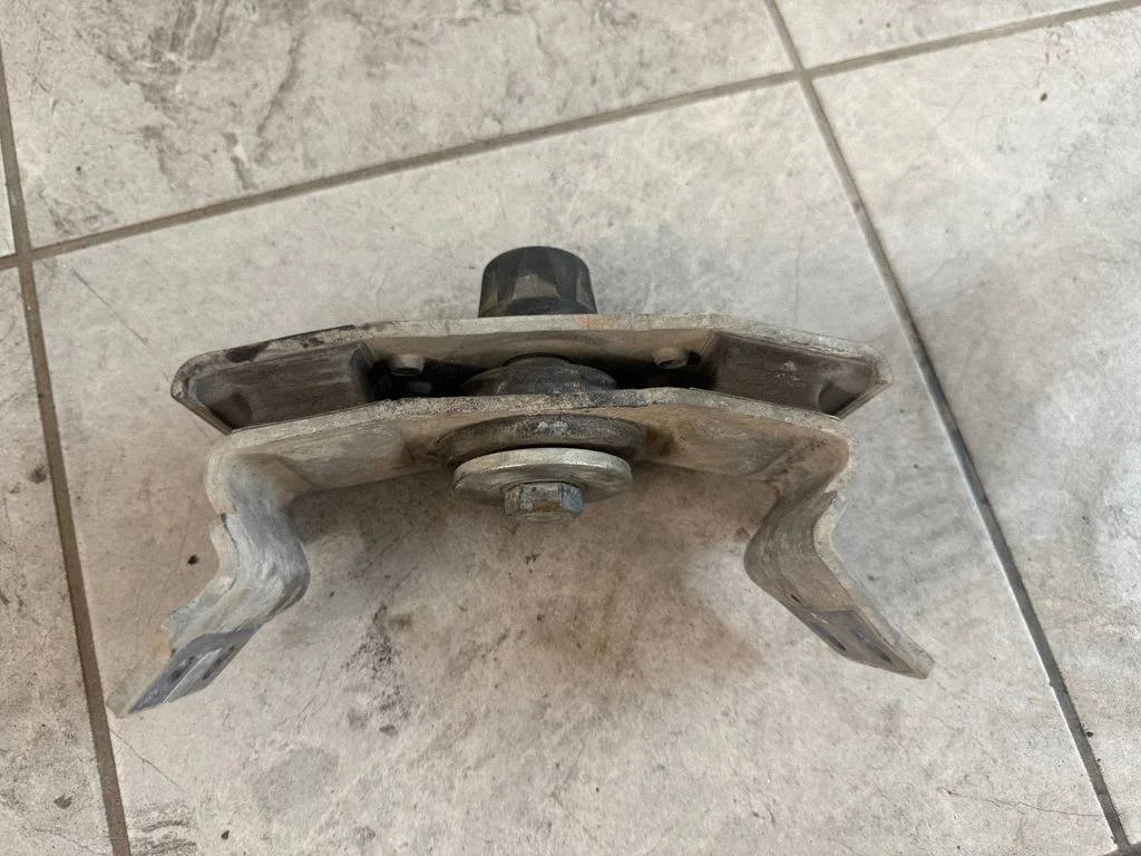 Gearbox mount 2H6399151
