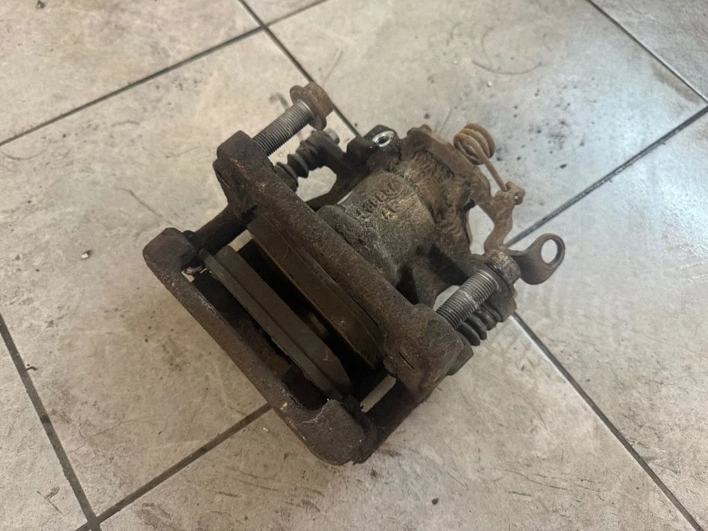 Rear brake caliper – rear right