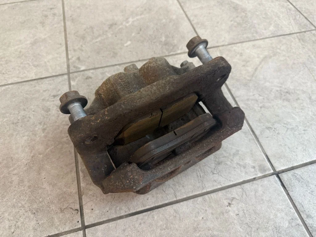 Front brake caliper – front left