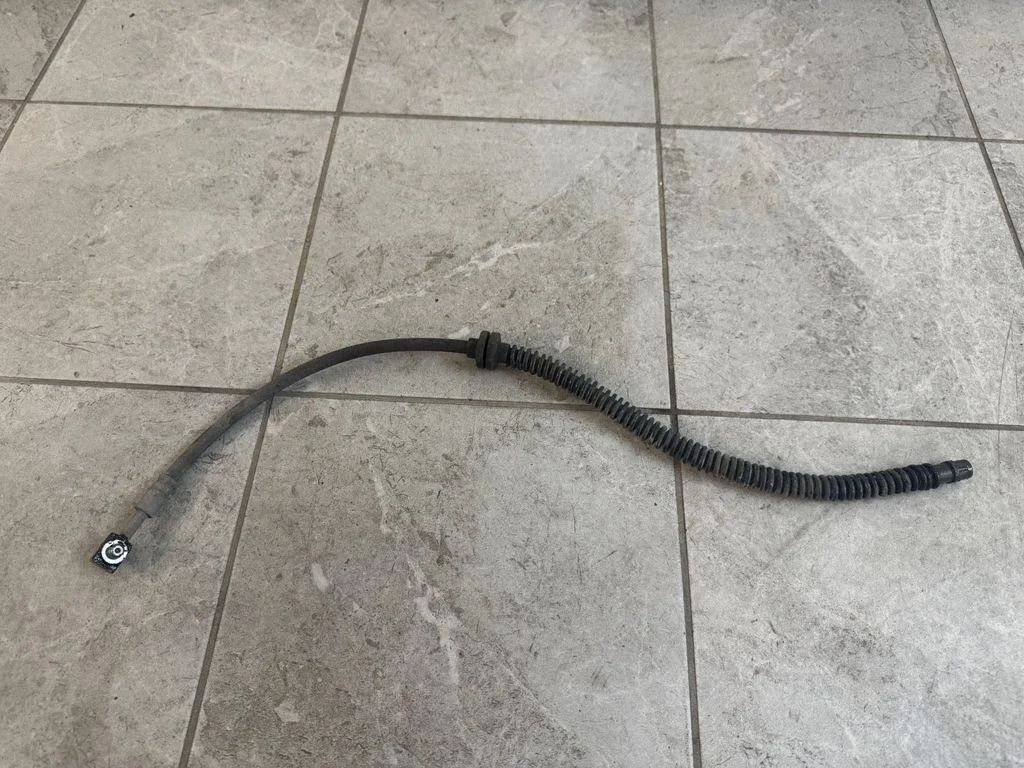 Brake line pipe/hose – front left