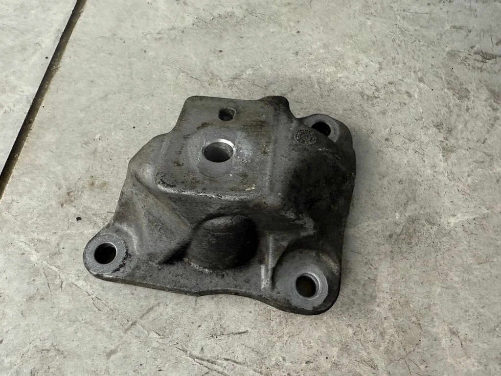 Mootori kinnituskronstein 2H6199307
