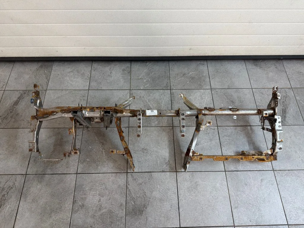 Dashboard cross member/frame bar MB3B2104545BG