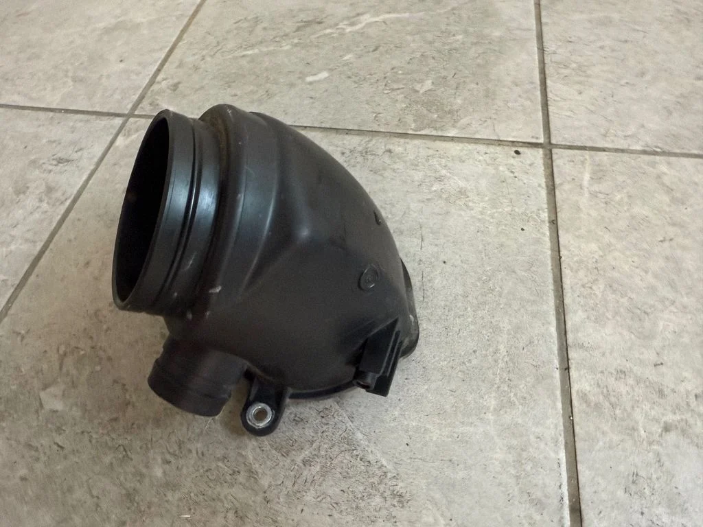 Turbo air intake inlet pipe/hose 059129955AK