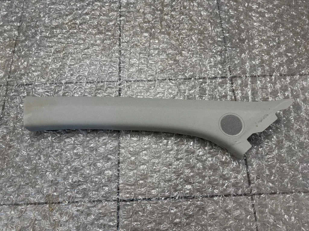 (A) pillar trim – Volkswagen Amarok (2010-2020)