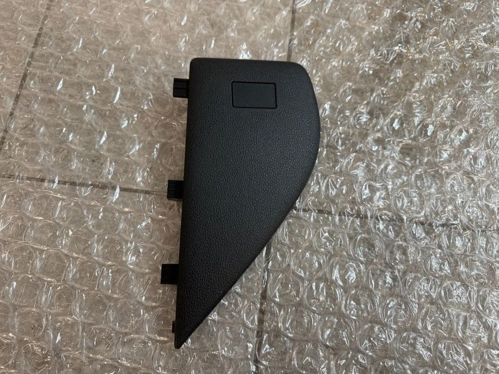 Paneļa apdares panelis (sānu) – Volkswagen Amarok (2010-2020)