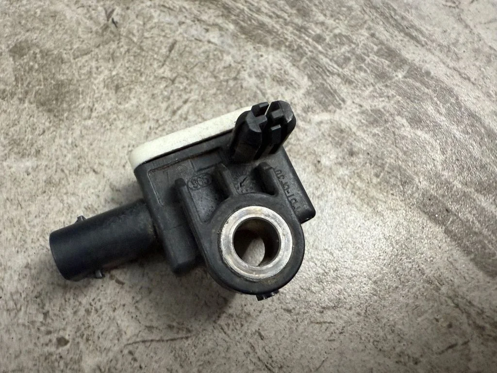 Drošības spilvenu trieciena sensors – Volkswagen Amarok (2010-2020)