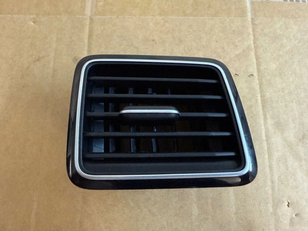 Dashboard side air vent grill/cover trim – Volkswagen Amarok (2010-2020)