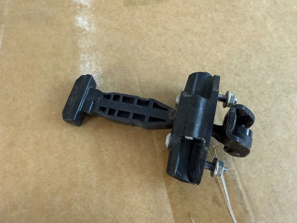 Front door check strap stopper – Volkswagen Amarok II (2022-)