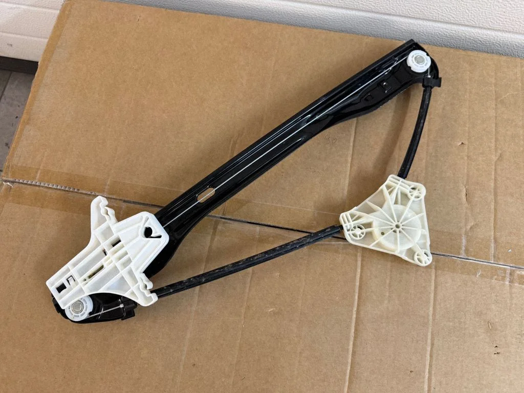 Rear window lifting mechanism without motor 2H7839402C