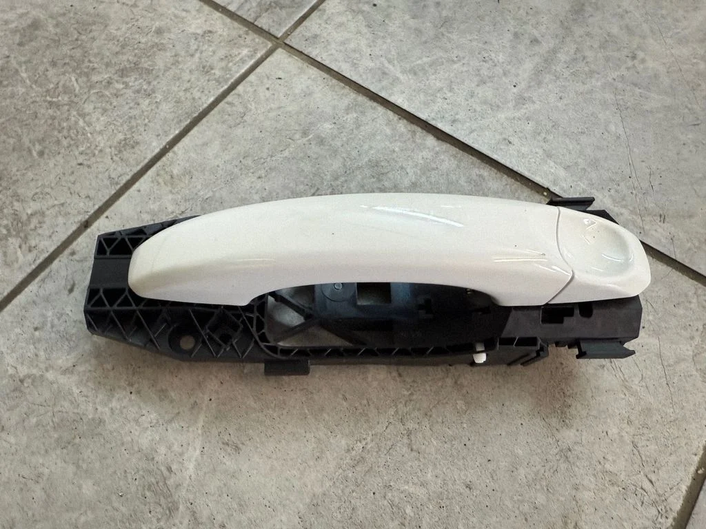 Rear door exterior handle – right