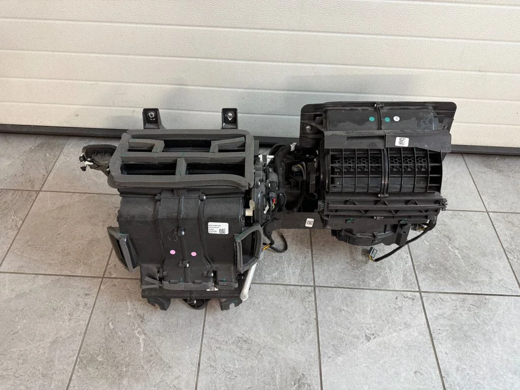 Salongi kütte- ja kliimaploki komplekt MB3B19B555-ABN