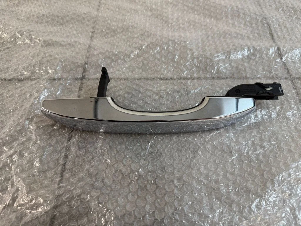 Tagaukse välimine käepide N1WBE22400