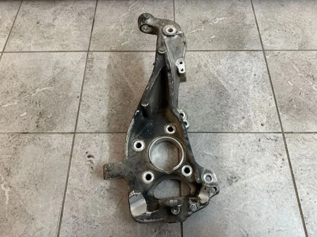 Front wheel hub MB3C3K170EB