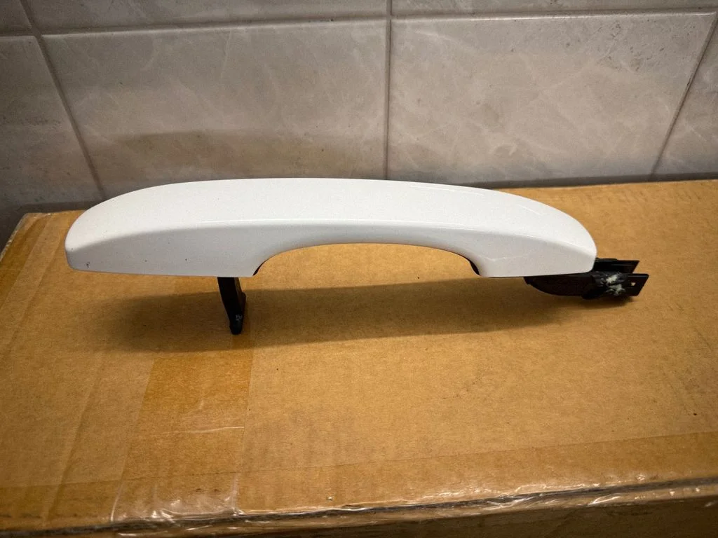 Tagaukse välimine käepide N1WBE22400