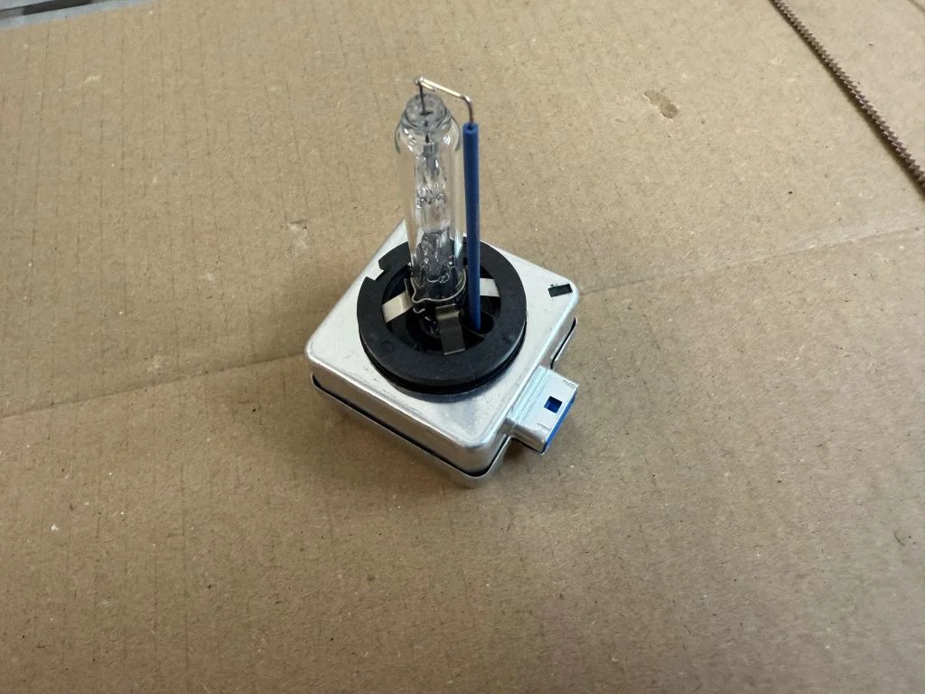 Priekinio žibinto (xenon) lemputė