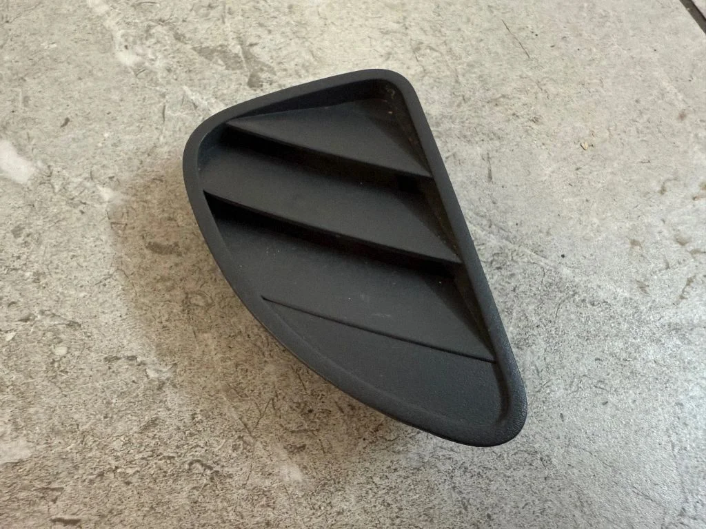 Dashboard side air vent grill/cover trim – Volkswagen Amarok (2010-2020)