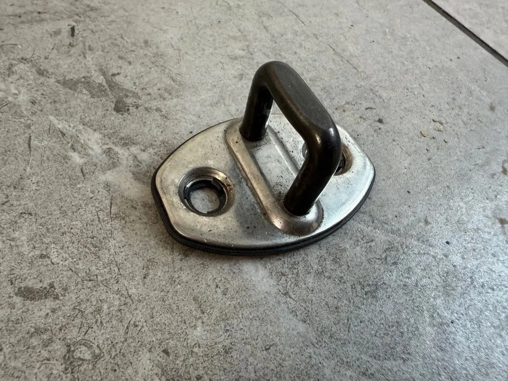 Rear door lock loop/hook striker 5K0837033A