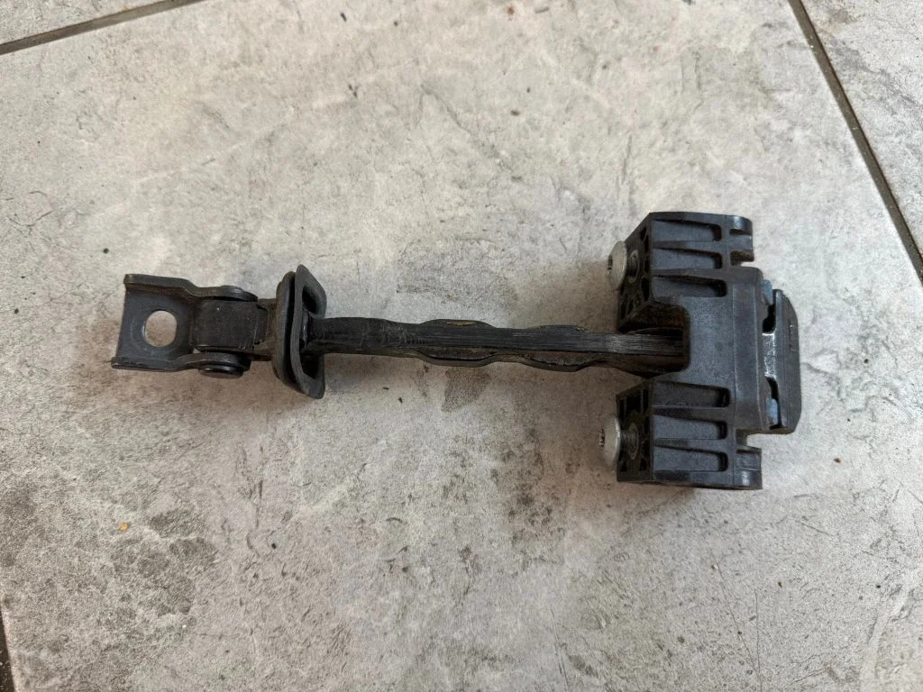 Front door check strap stopper – Volkswagen Amarok (2010-2020)