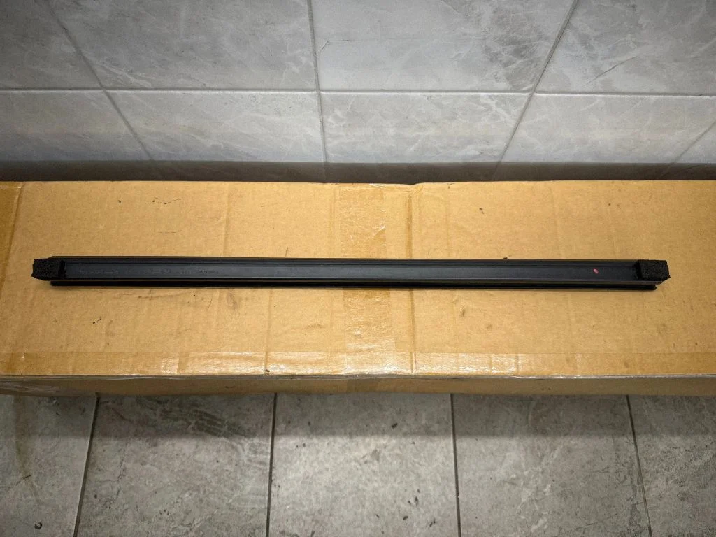 Tagaukse akna tihend N1WB-E246A31-AC