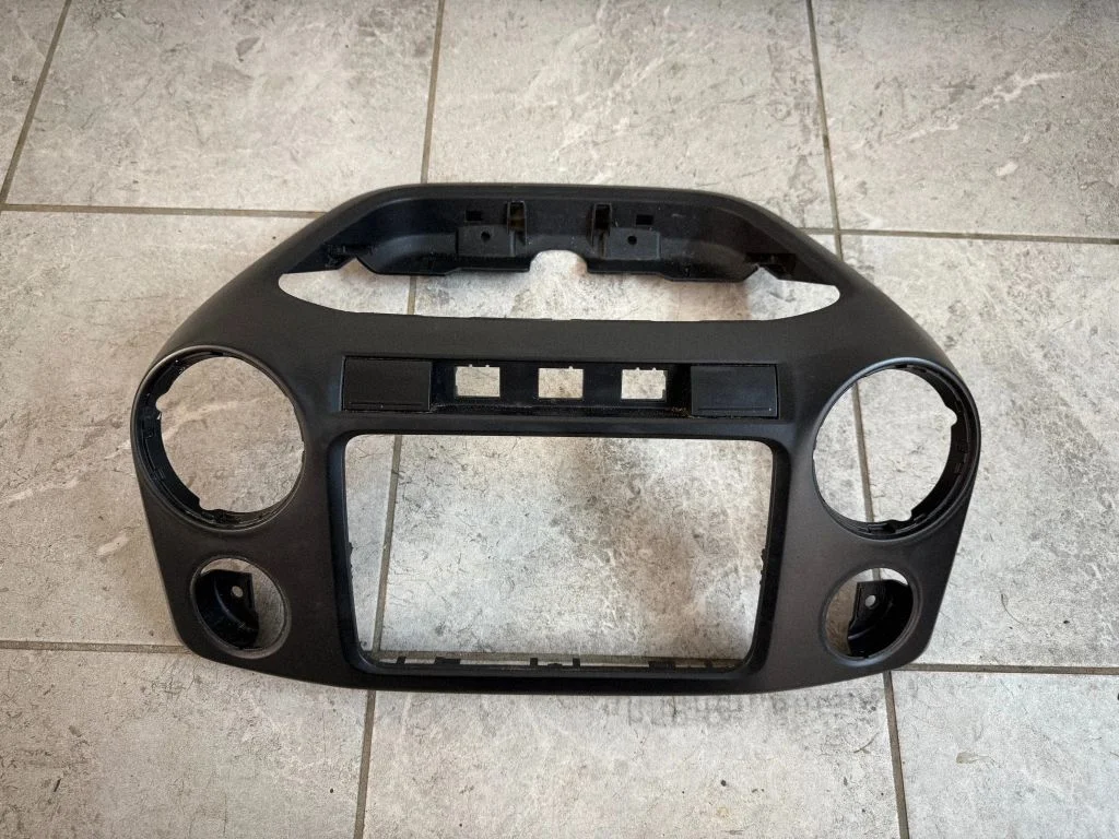 Radio/GPS head unit trim 2H0857211