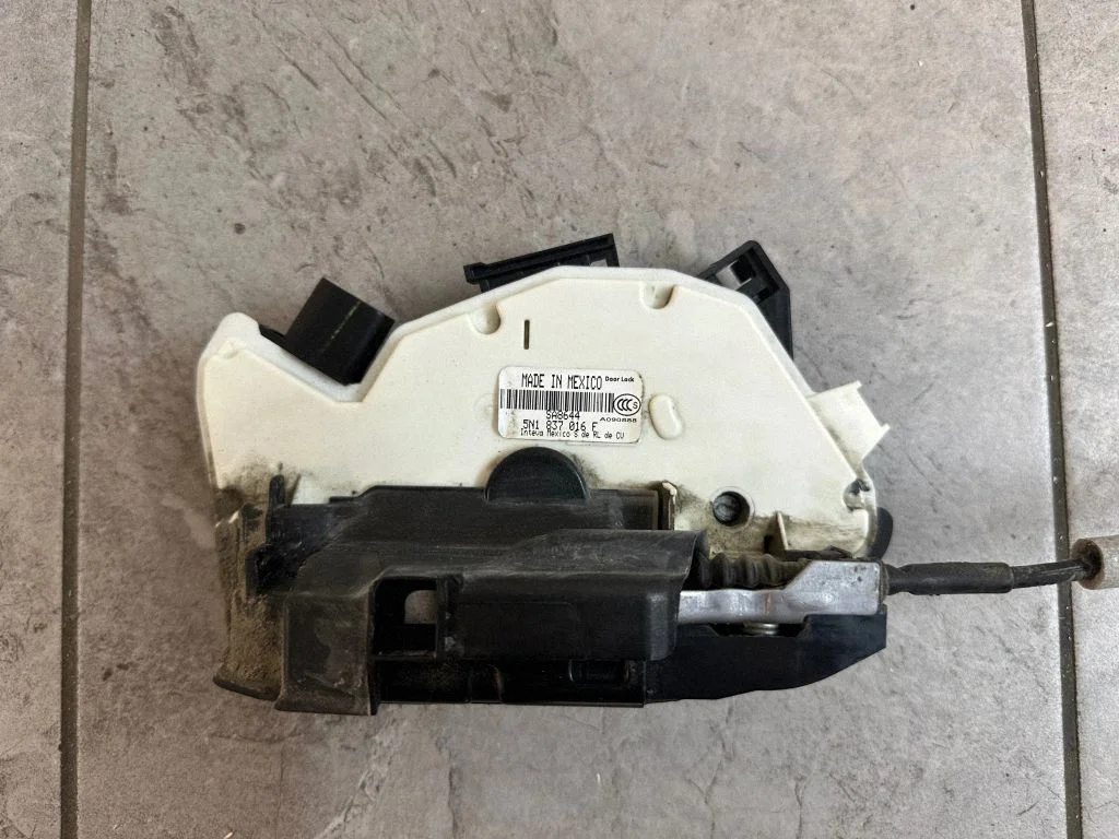 Front door lock – Volkswagen Amarok (2010-2020)