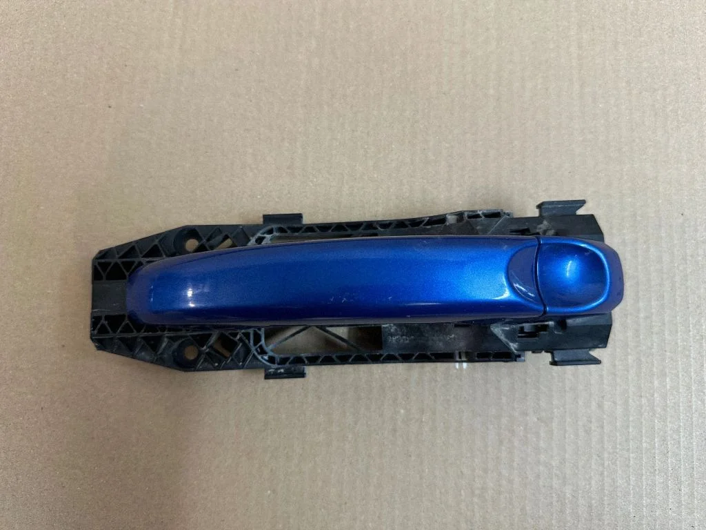 Front door exterior handle – right