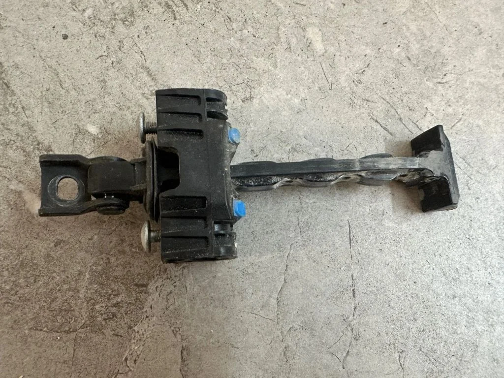 Front door check strap stopper – Volkswagen Amarok (2010-2020)
