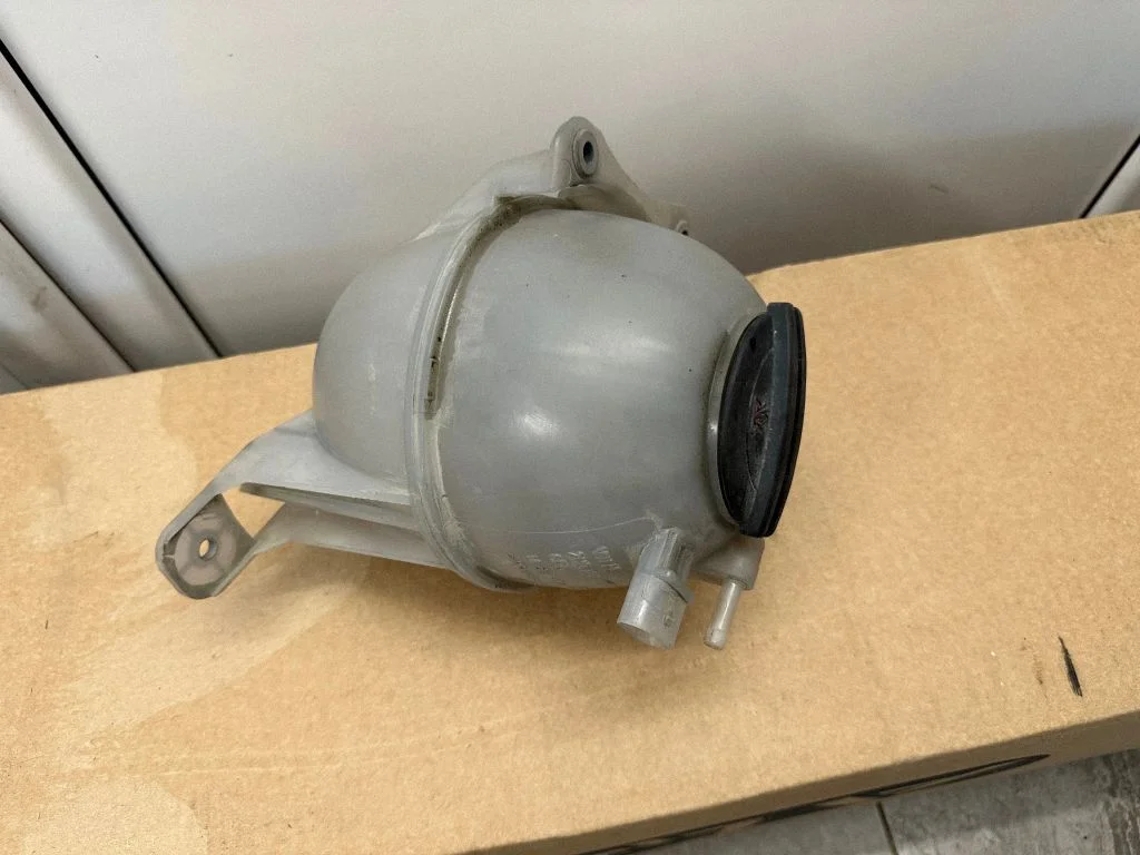Coolant expansion tank/reservoir 2H0121407D