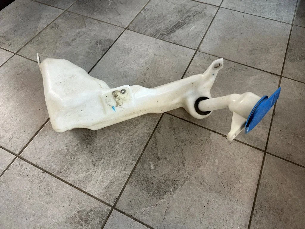 Windshield washer fluid reservoir/tank 2H0955453