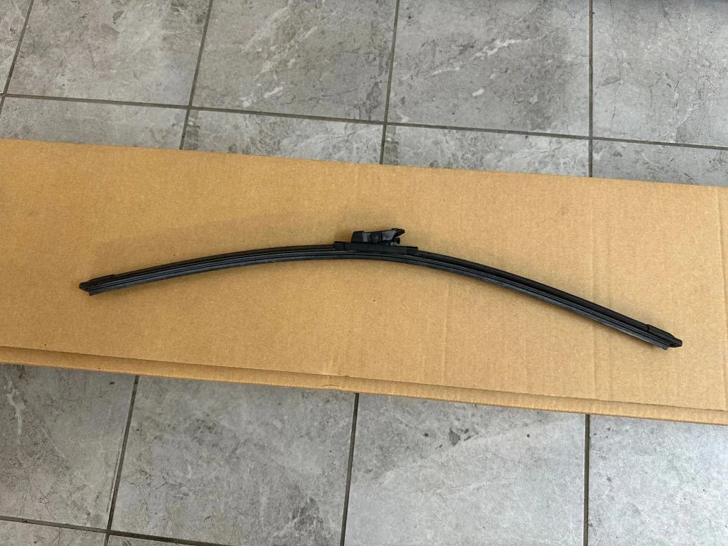 Windshield/front glass wiper blade – left