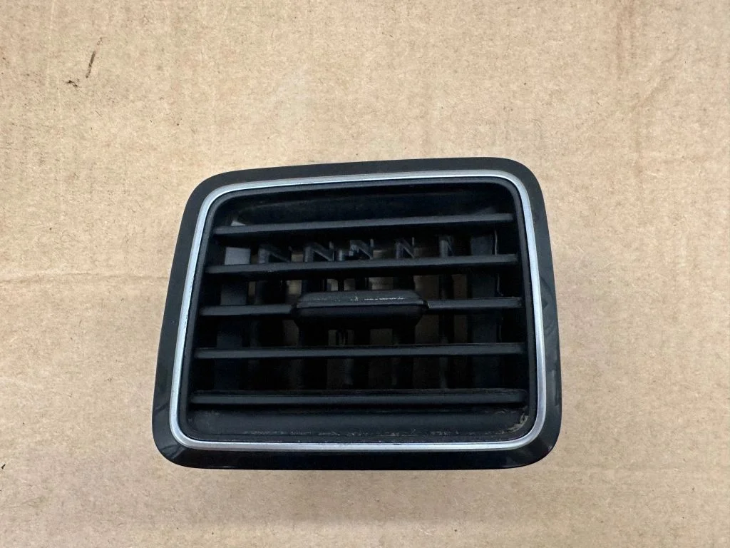 Dashboard side air vent grill/cover trim – Volkswagen Amarok (2010-2020)