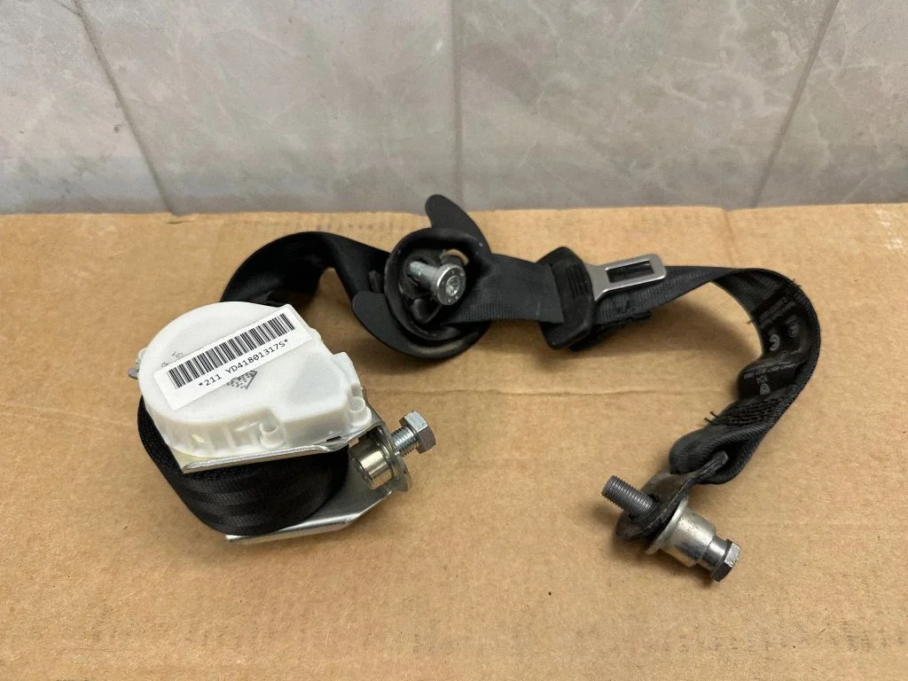 Rear seatbelt – Volkswagen Amarok (2010-2020)