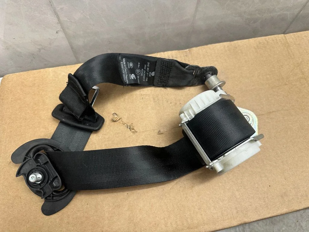 Rear seatbelt – Volkswagen Amarok (2010-2020)
