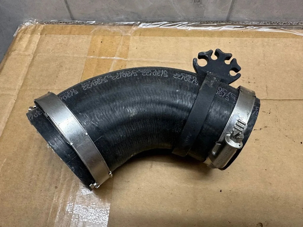 Vahejahuti voolik (-ud)/ toru (-d) 04L145762CN