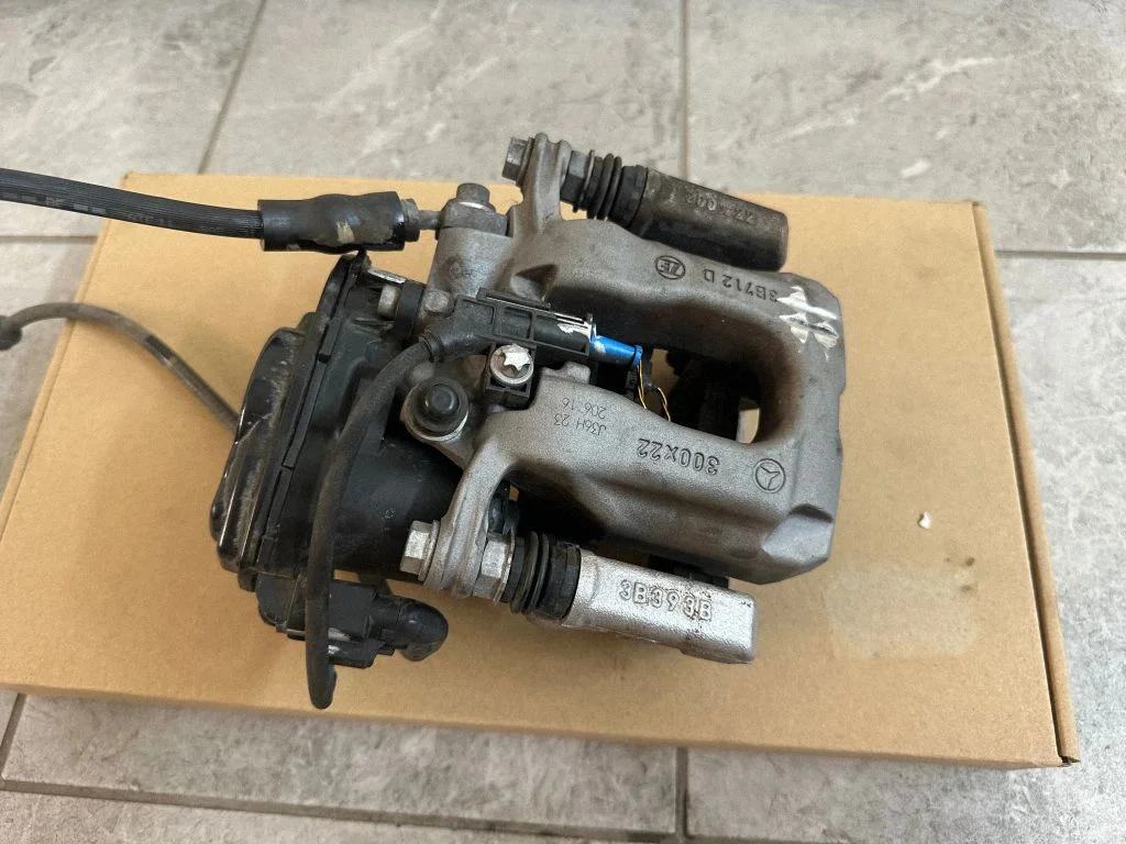 Rear brake caliper 3B712D