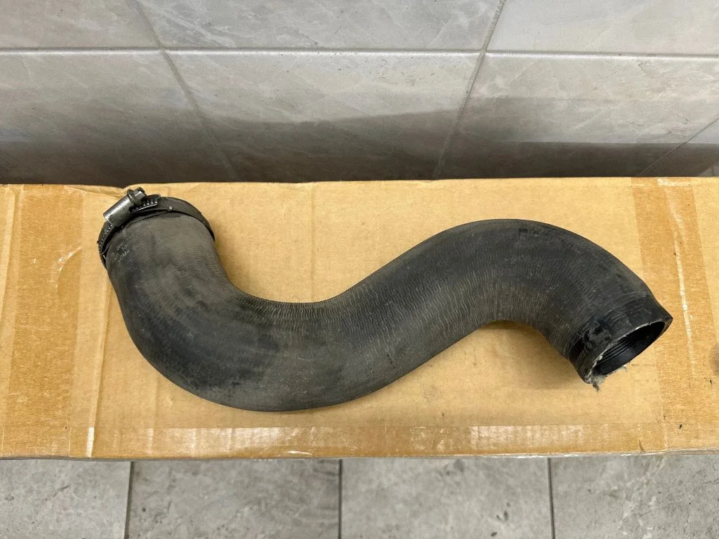 Intercooler hose/pipe 2H0145708B